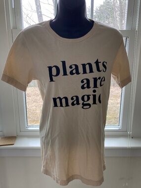 PLANTS ARE MAGIC TEE / XS